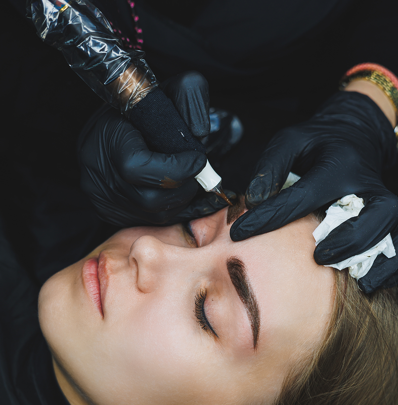 Permanentní make-up přirozeně: jak zvolit tvar, odstín a udržet krásný výsledek